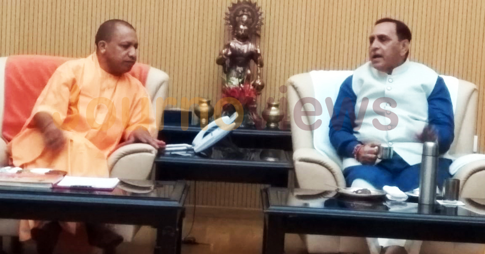 CM reached Lucknow to invite Yogi Adityanath